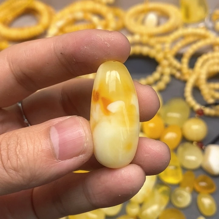 未镶嵌琥珀珠宝奇石平****?