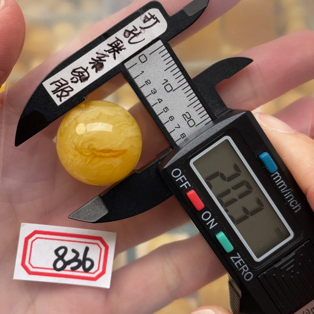 蜜蜡裸石未镶嵌林****?