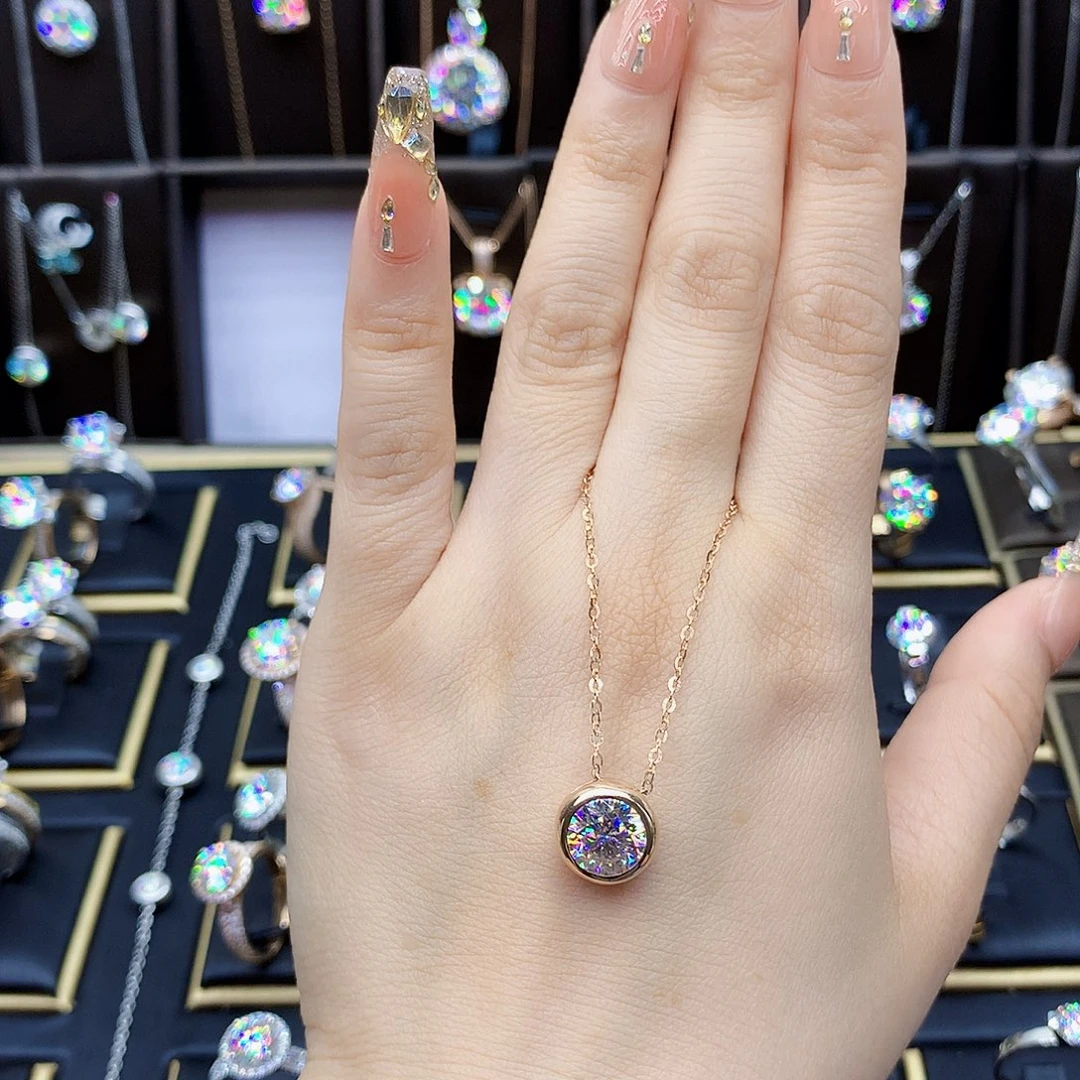 吊坠(赠链)18K金镶嵌合成碳硅石（莫桑石）保****姐