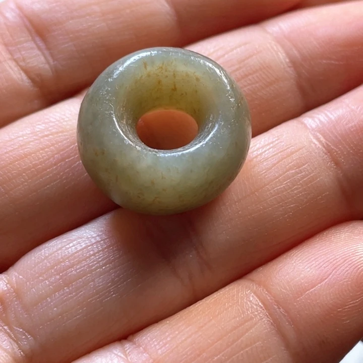 “****和田玉未镶嵌颈饰