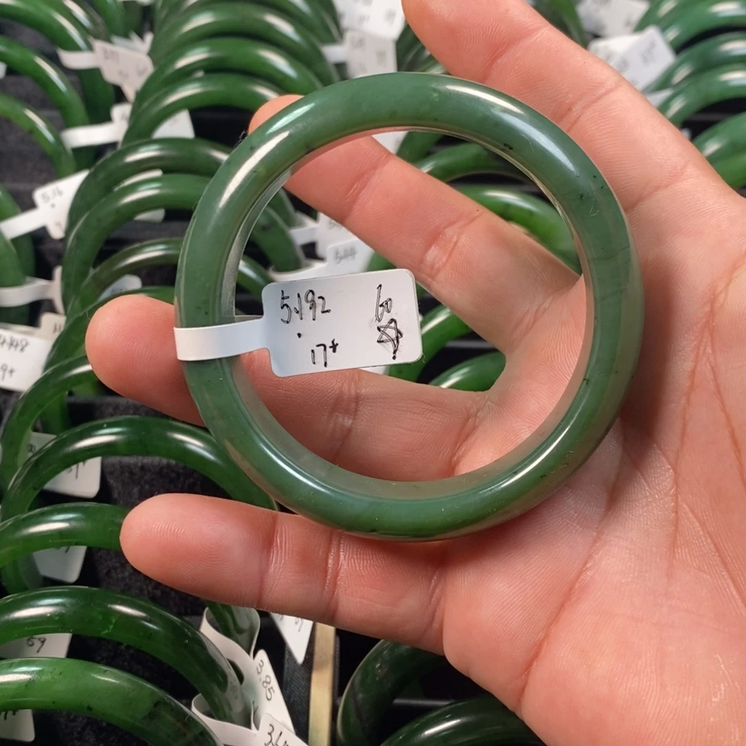 和田玉（碧玉）未镶嵌手镯有瑕疵60