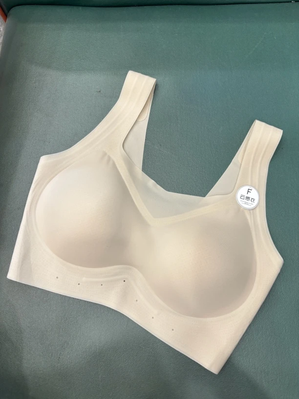 隐形无痕透气软支撑聚拢云感衣025