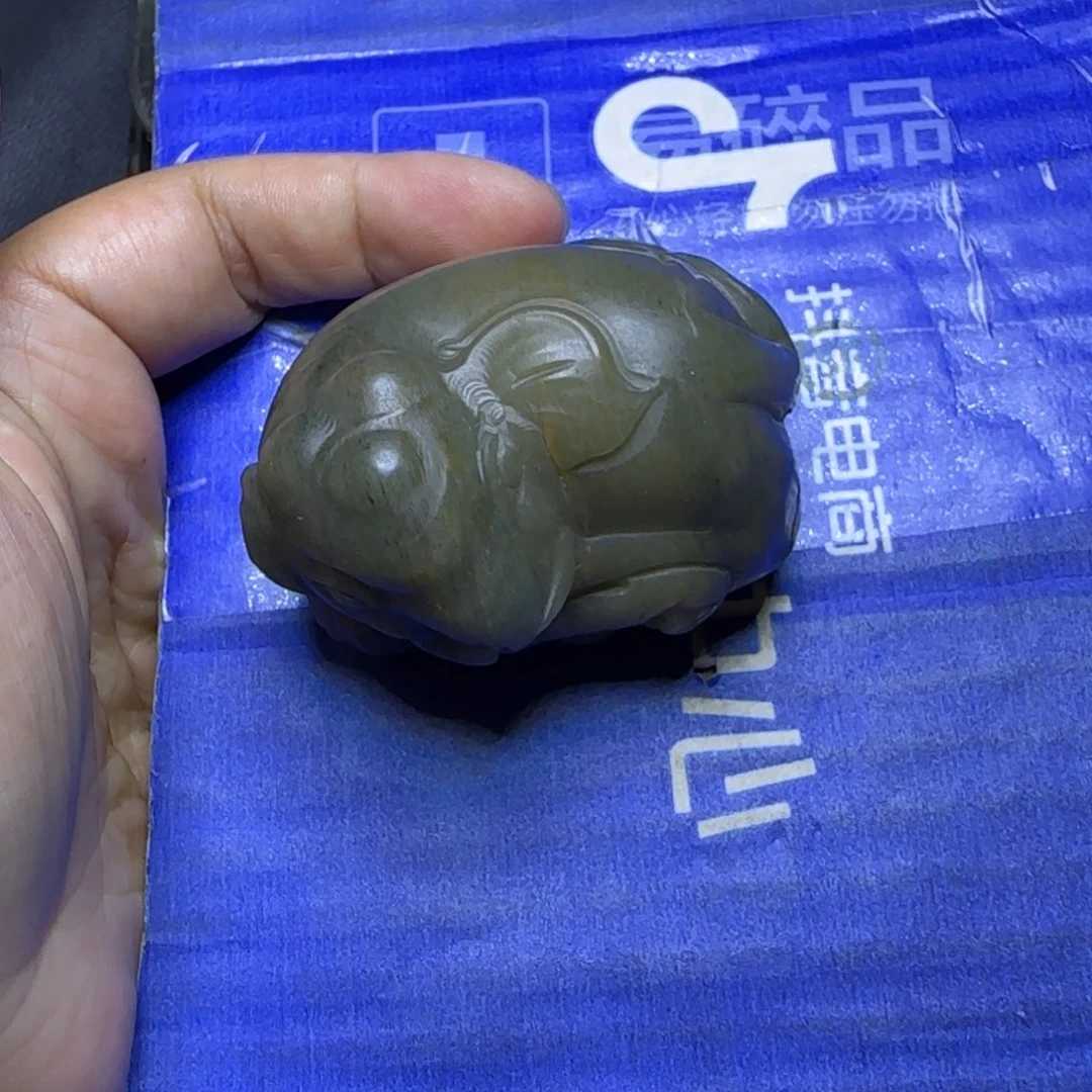 和田玉未镶嵌把件