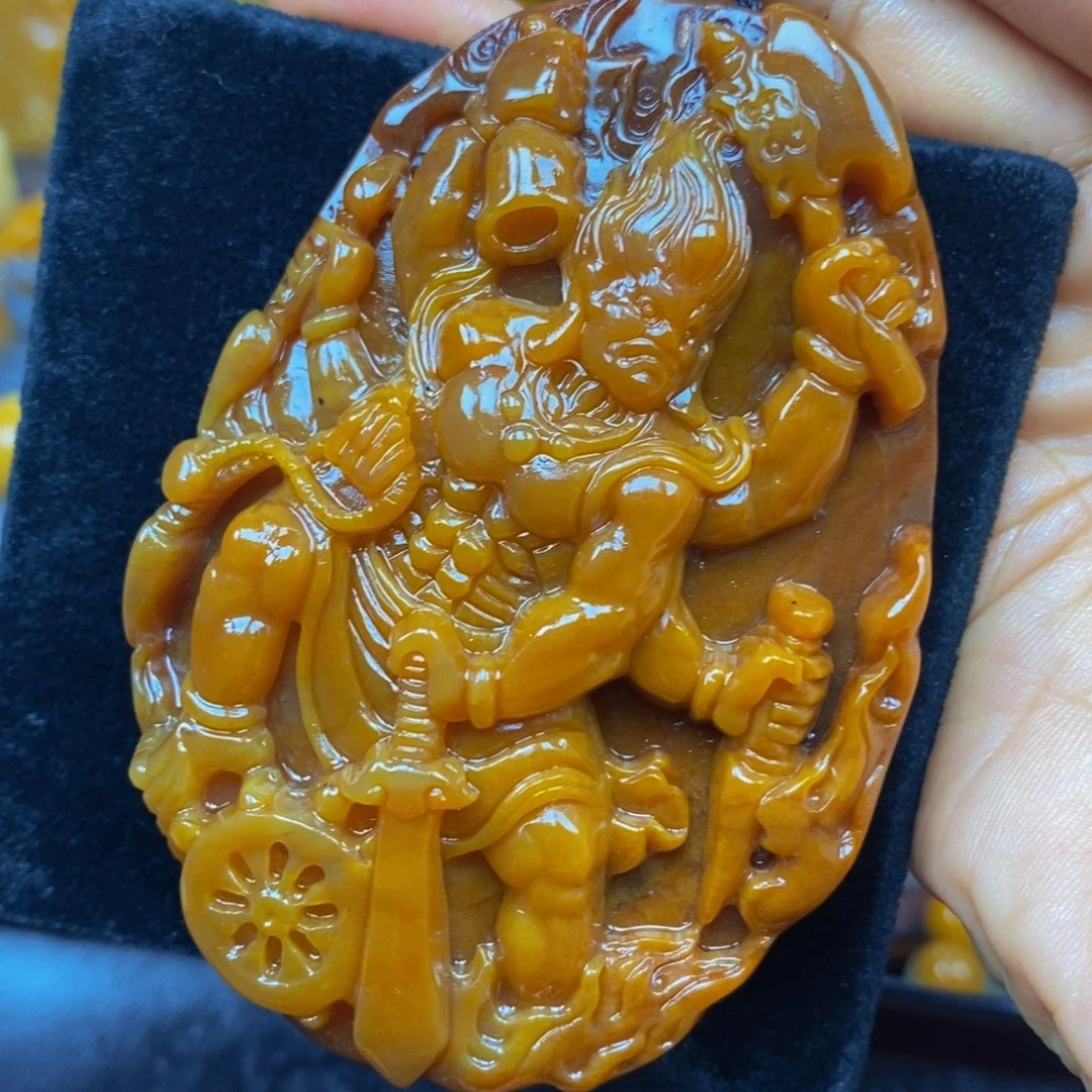 未镶嵌石英质玉（黄龙玉）颈饰