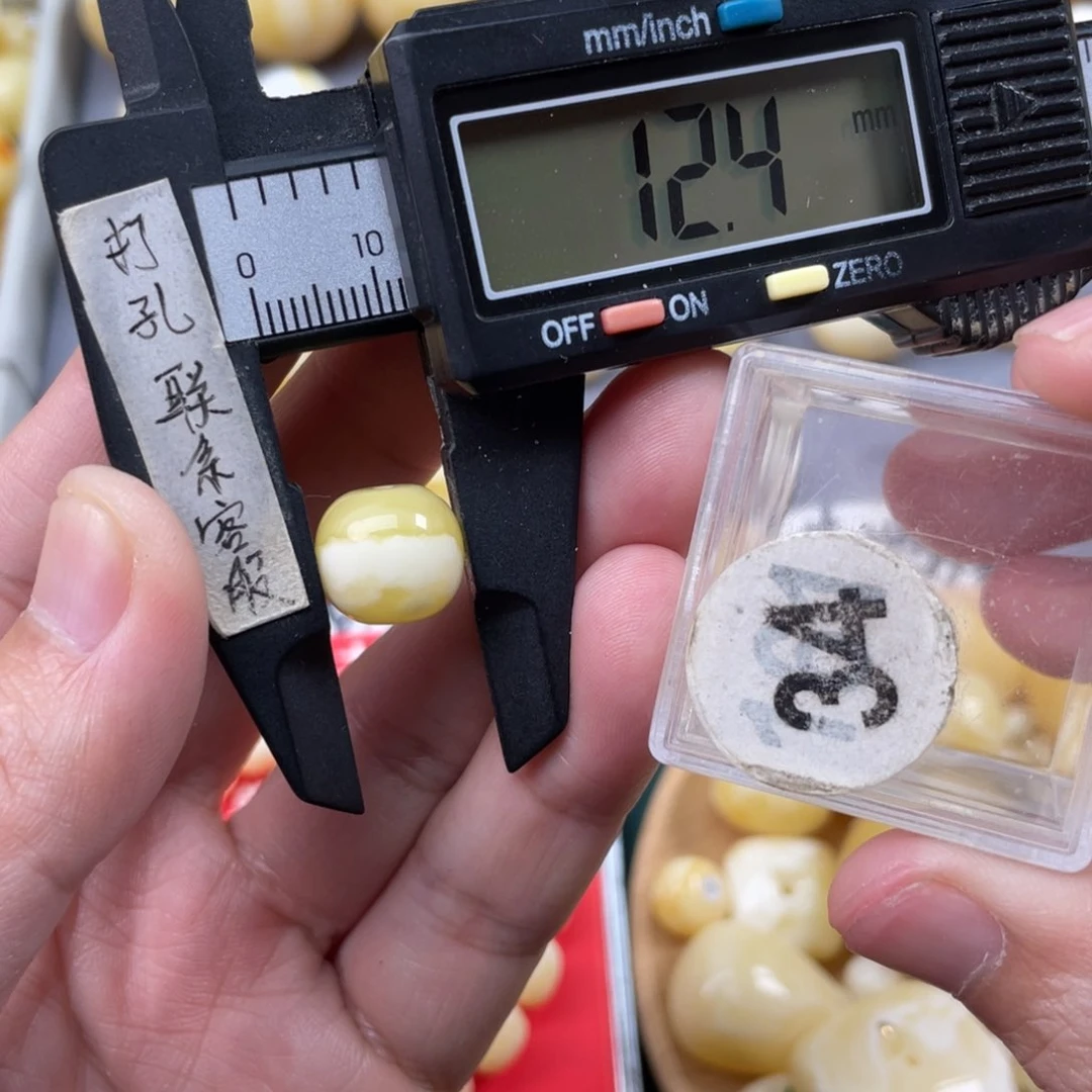 蜜蜡珠宝奇石未镶嵌