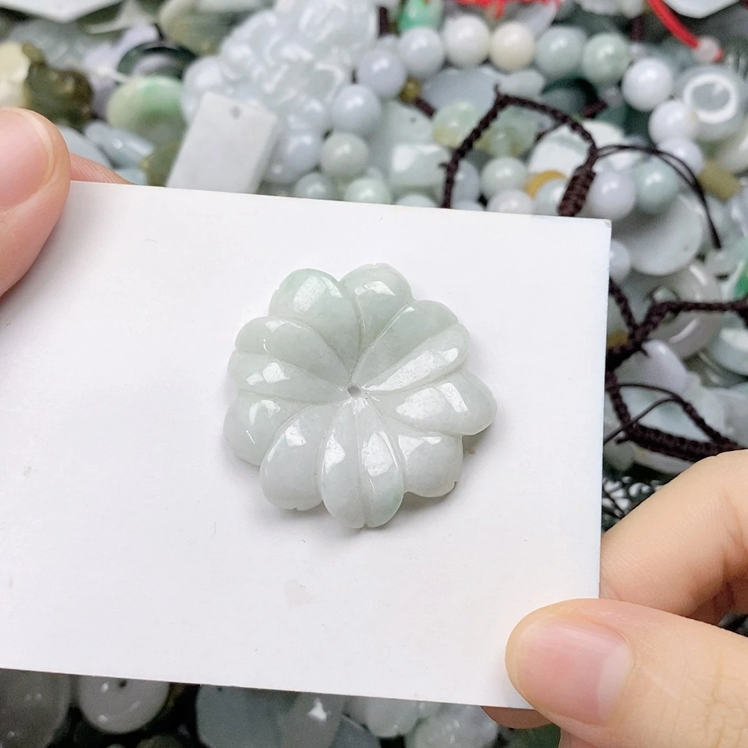 翡翠未镶嵌颈饰花