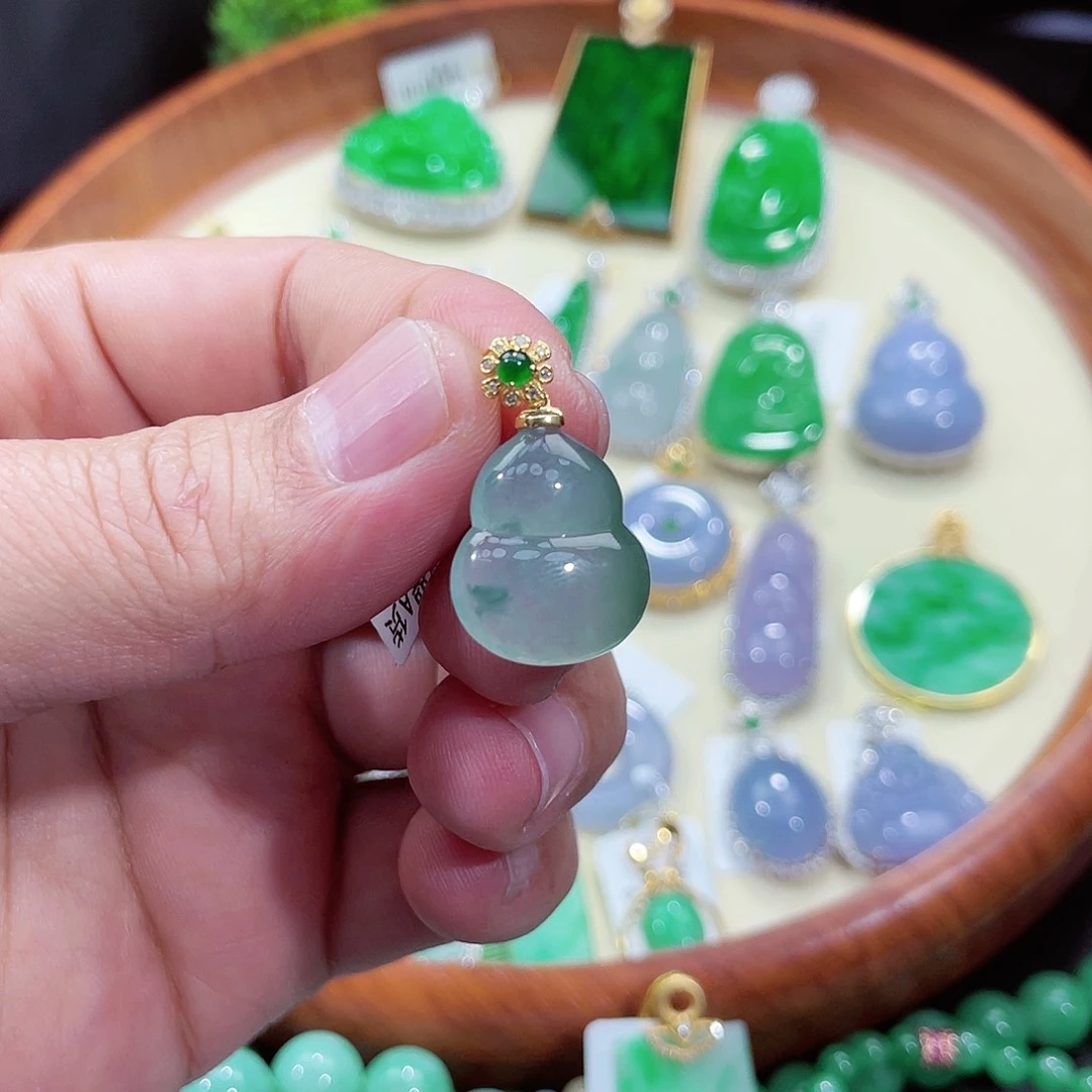 翡翠吊坠(不含链)18K金镶嵌