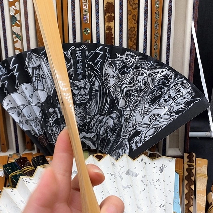 扇子圆**。兔兔月月月月我