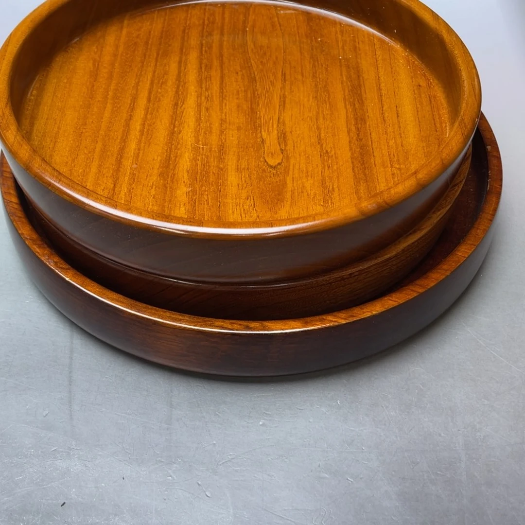 渔***夫瓷片密密麻麻地铺满一