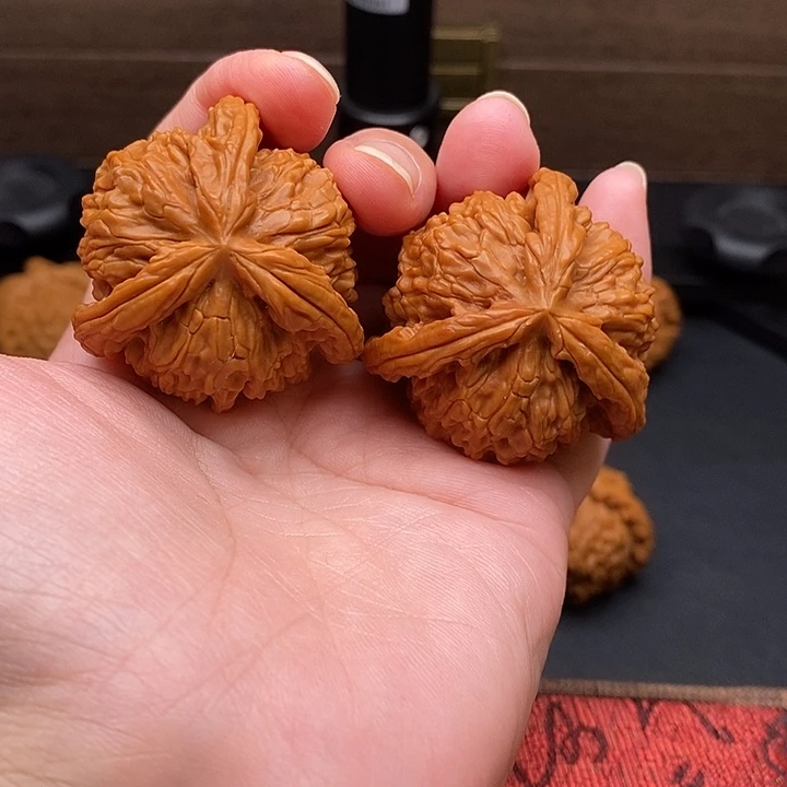 大***鲤把件文玩核桃白奔