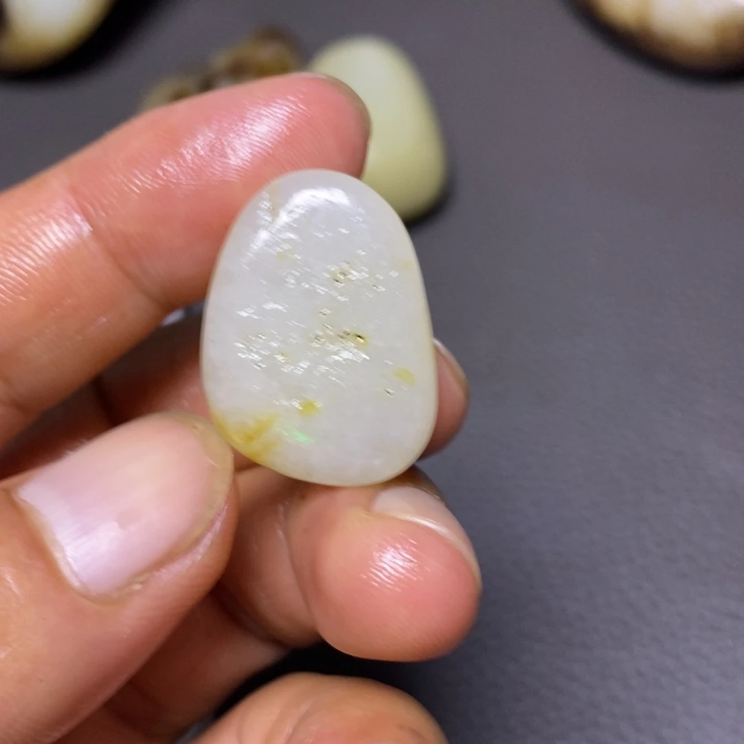 未镶嵌和田玉（糖玉）挂件
