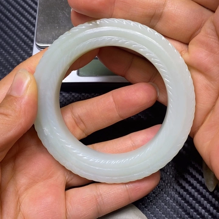 颈饰未镶嵌和田玉问*