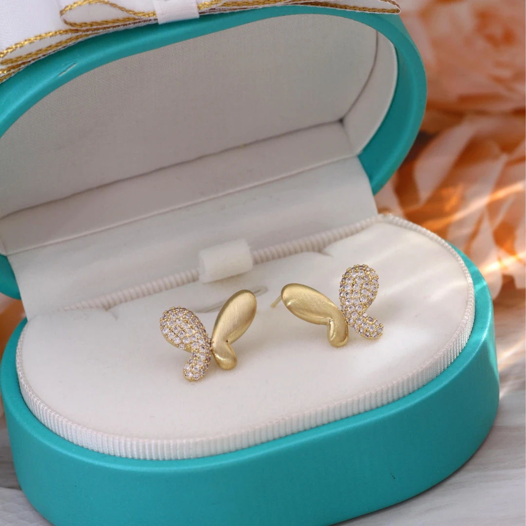 铜合金耳饰 《货号8943》明星同款百搭蝴蝶耳钉