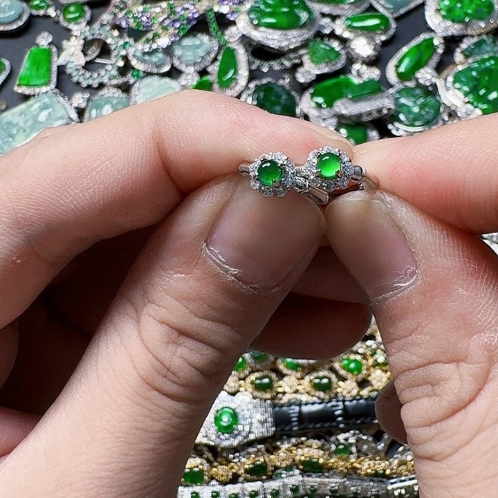 翡翠颈饰未镶嵌天然A货翡翠放漏