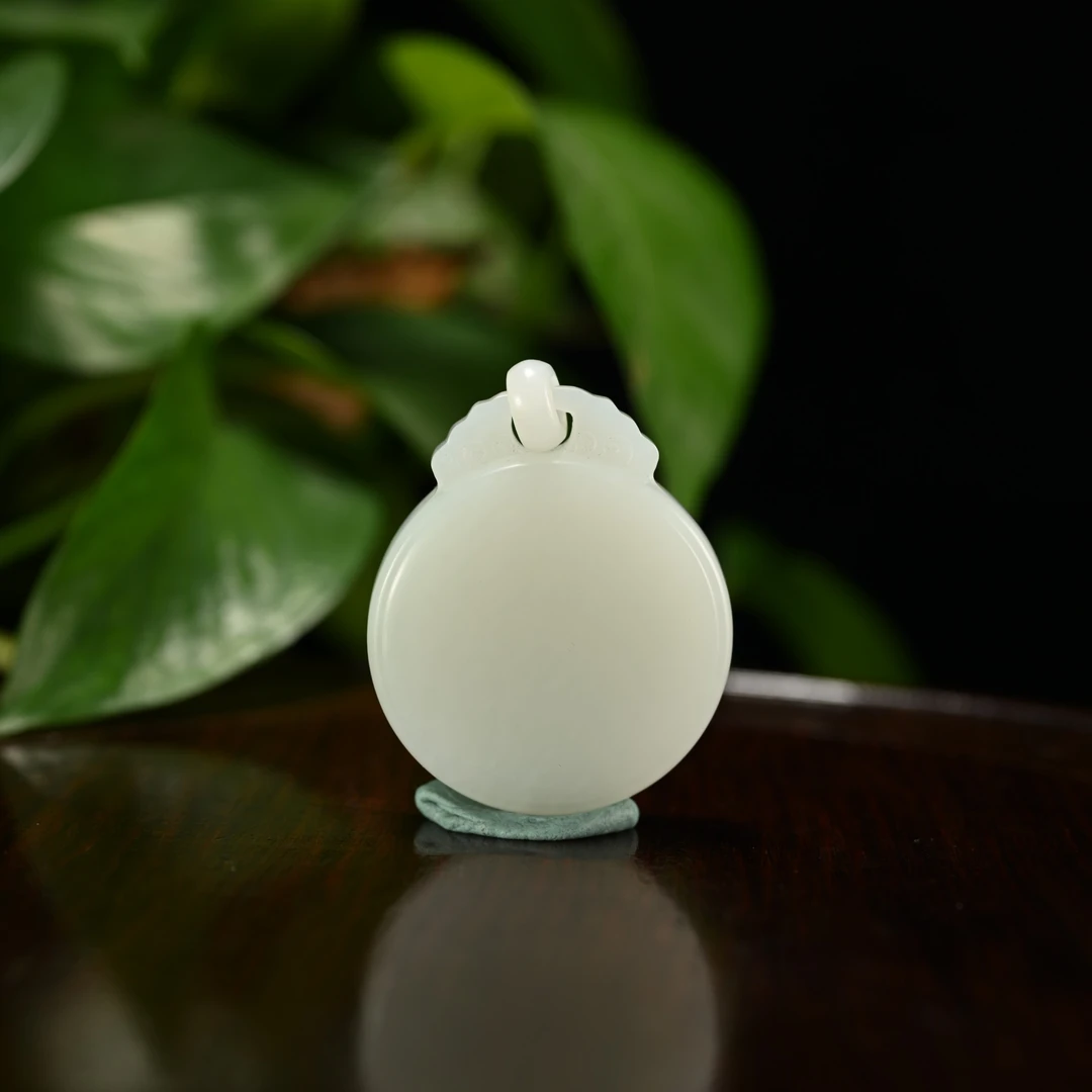 lot8821 2601010054和田玉 白玉圆牌挂件/保利