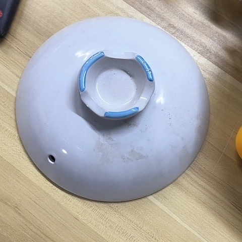 微瑕，口径21.5盖子有裂