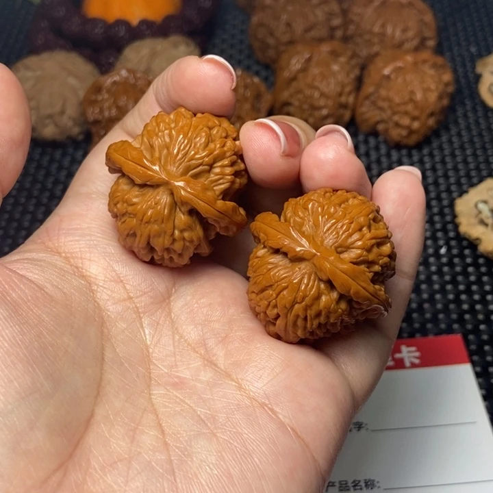 天***安文玩核桃把件白狮子