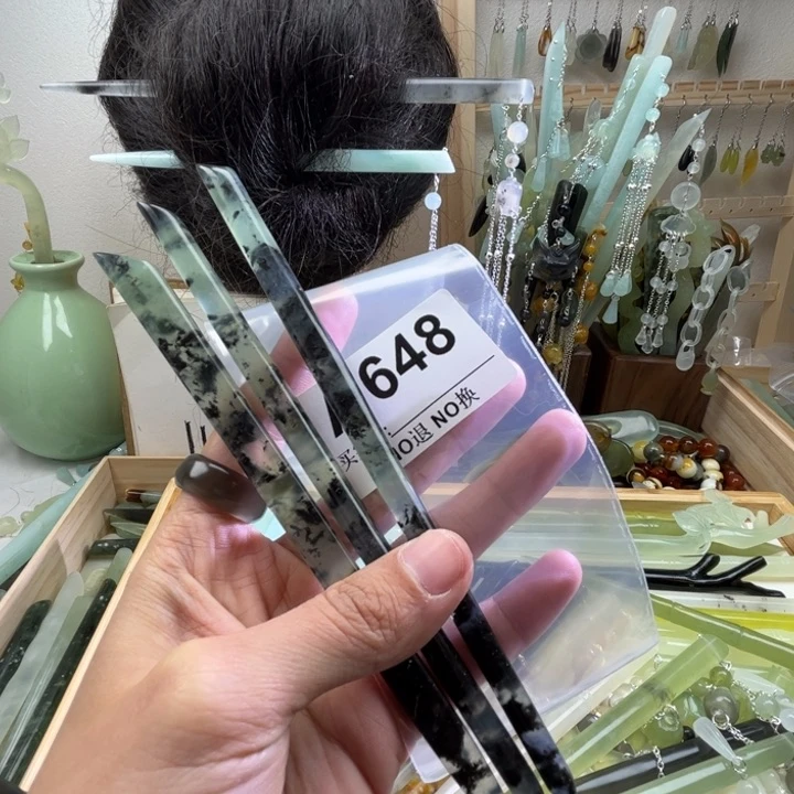 蛇纹石玉发饰未镶嵌意*