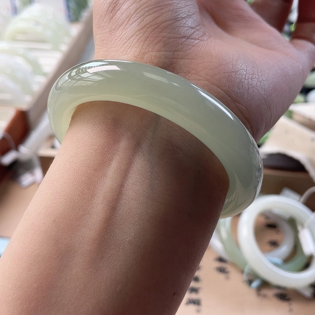 和田玉未镶嵌手镯冰猫高货可遇不可求