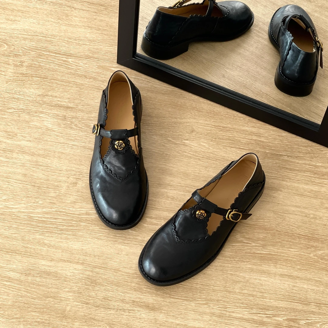 HUSSLOVE 头层牛皮·跟高2.5CM·复古秋季英伦智性风手工山茶花单鞋