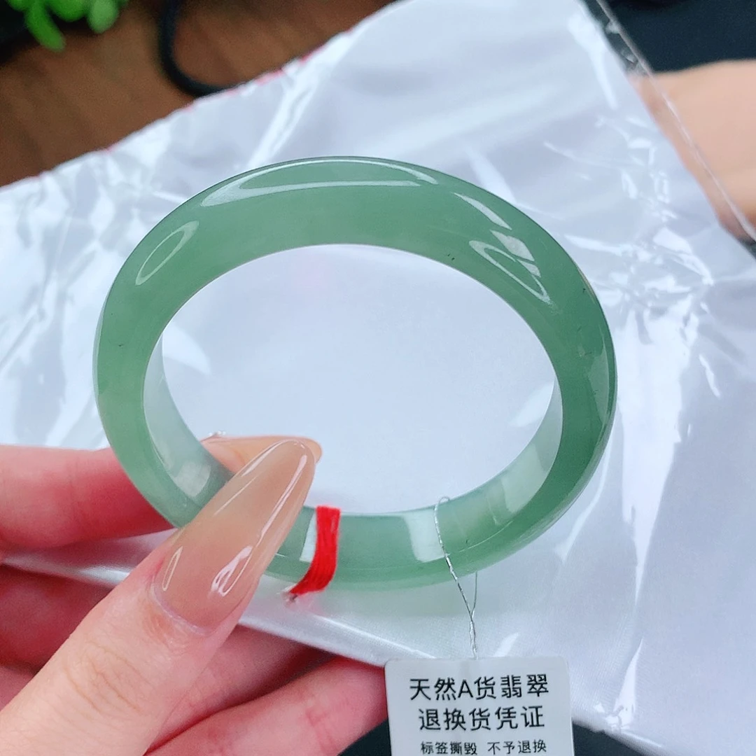 翡翠手镯未镶嵌53圈