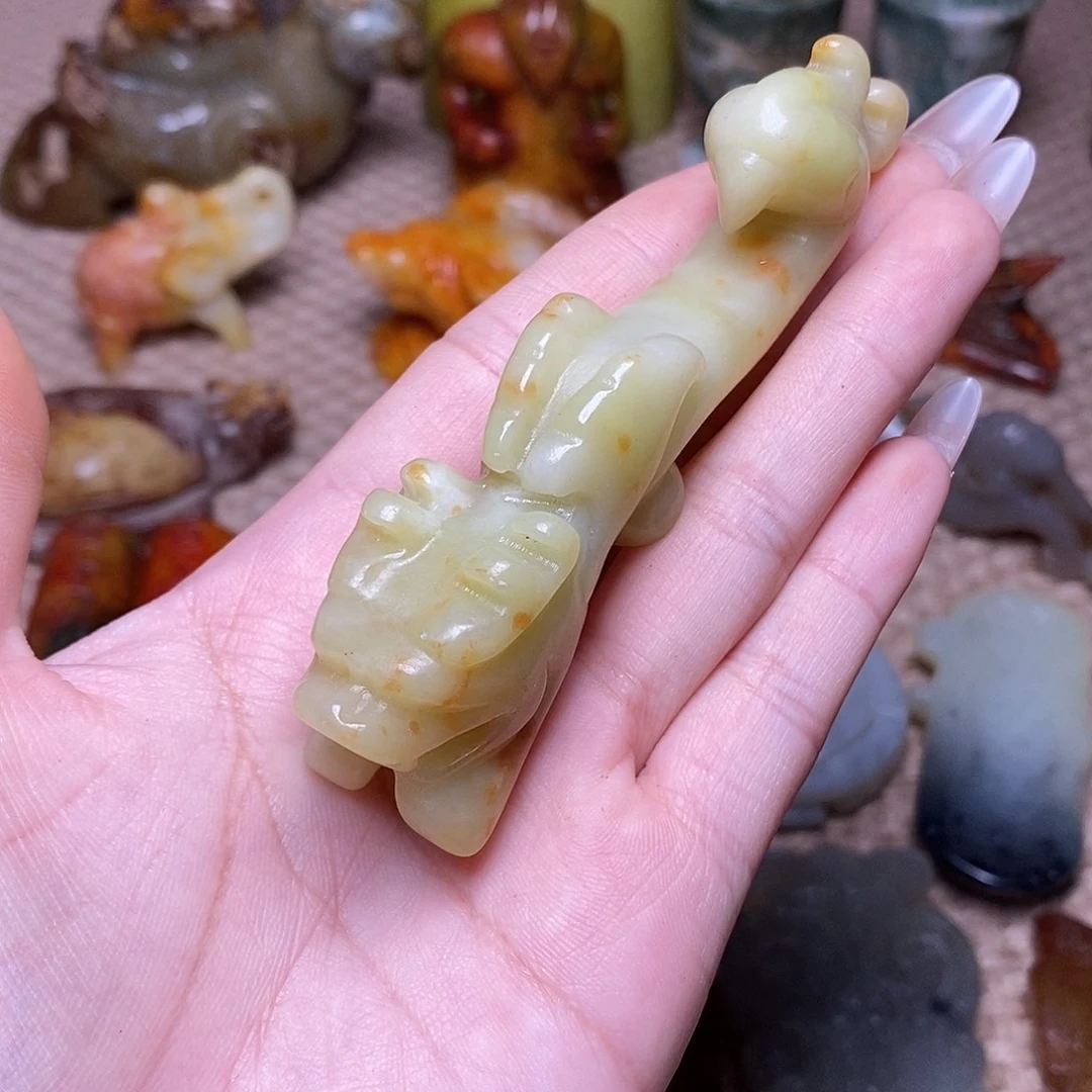 未镶嵌蛇纹石玉颈饰