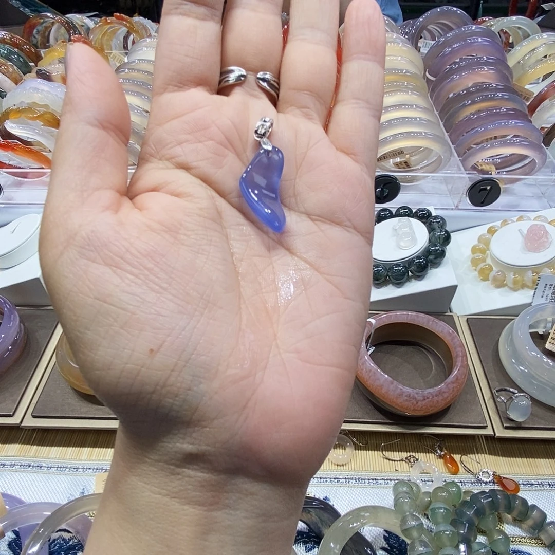 玛瑙/玉髓颈饰未镶嵌动****娟