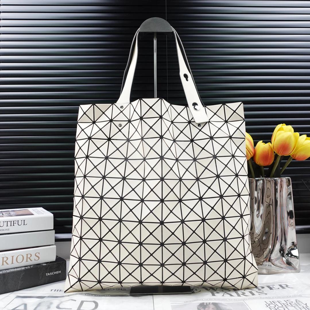 95新 Issey Miyake/三宅一生 单肩包/T10286545
