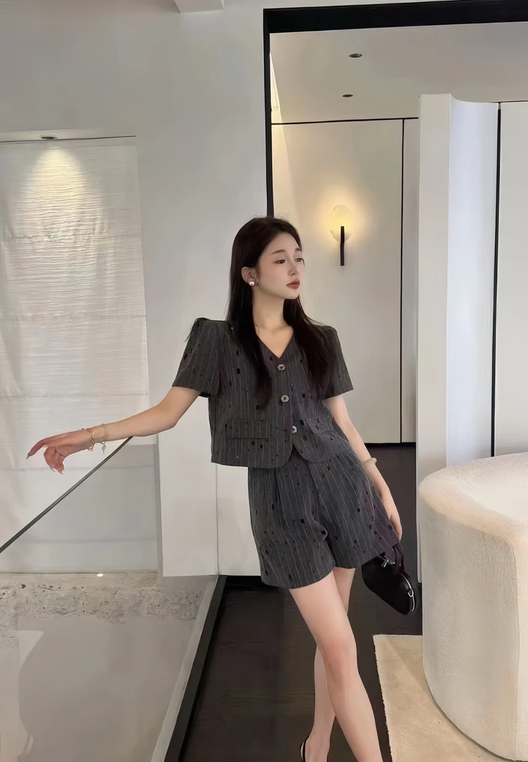 原版重工烫钻小西装外套短裤两件套欧洲站2024新款夏欧货女装潮