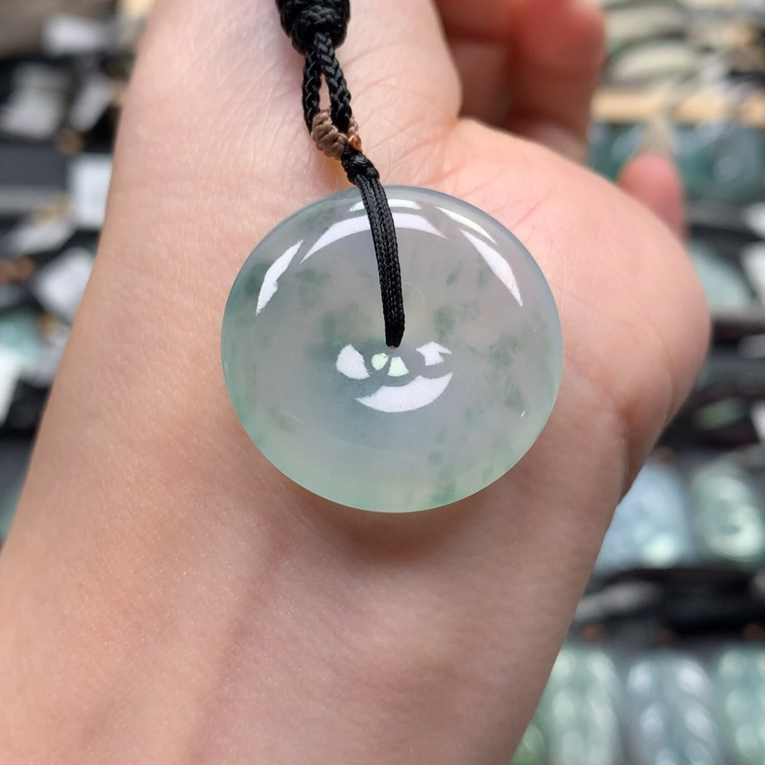 翡翠颈饰未镶嵌扣子