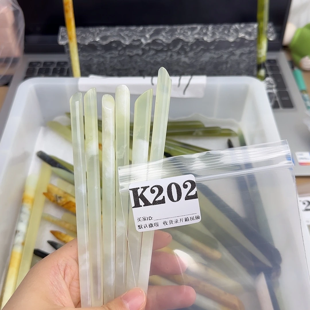 哒****蛇纹石玉合金发饰