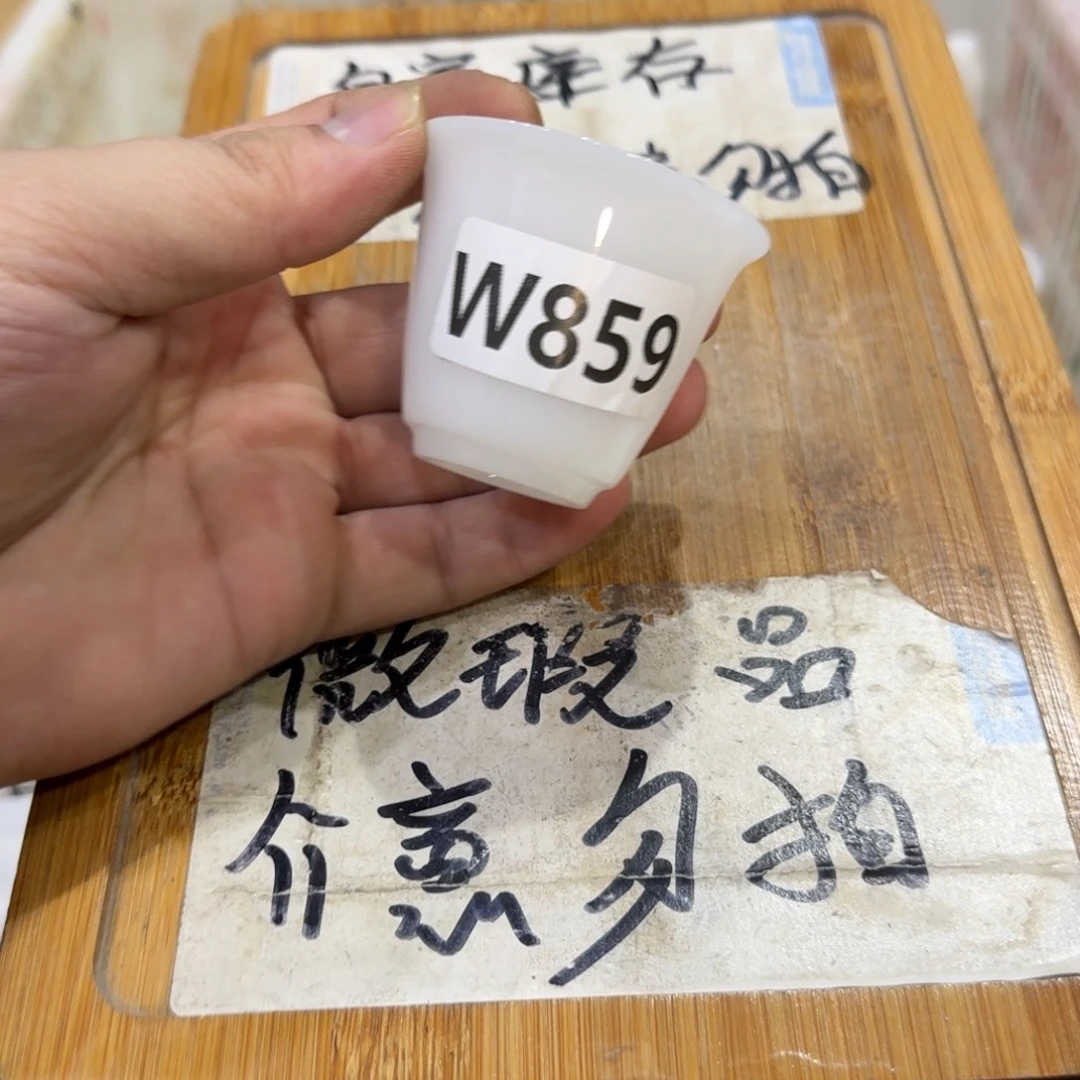 微瑕疵介意勿拍陶瓷器皿A881