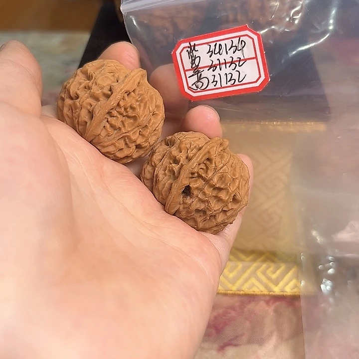 文玩核桃把件非嫁接元宝