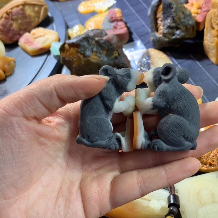 石英质玉（黄龙玉）未镶嵌颈饰