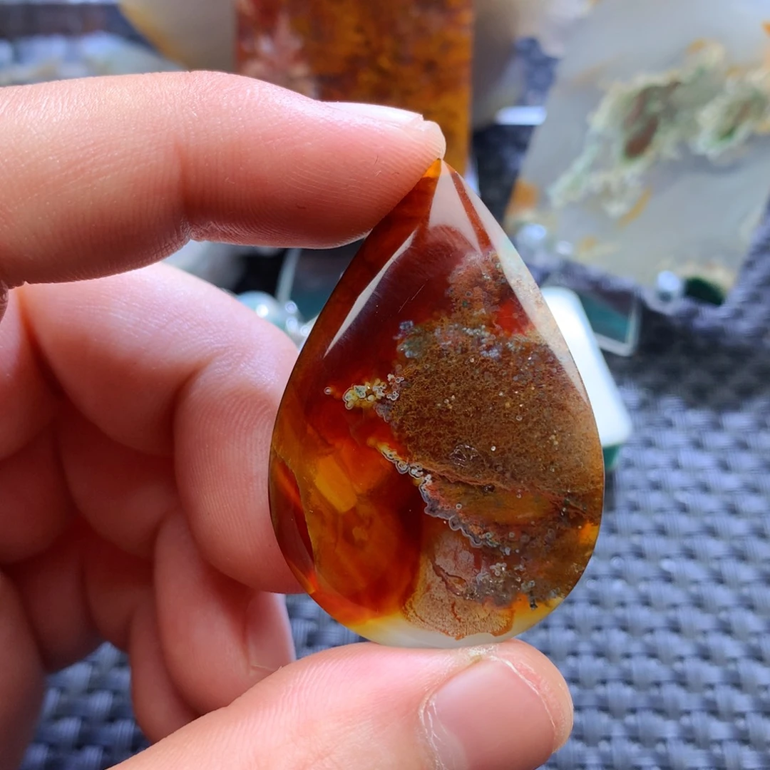 未镶嵌颈饰玛瑙/玉髓小**?