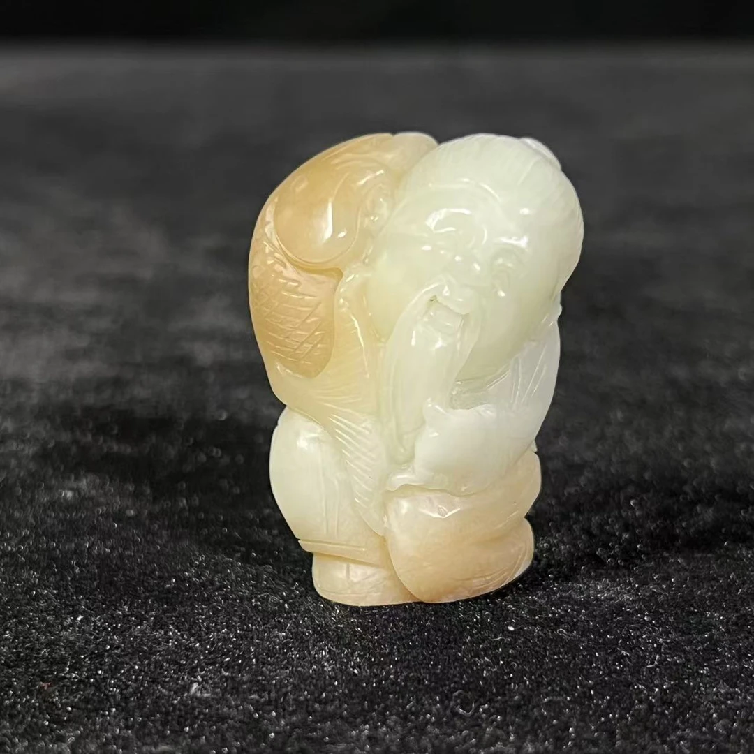 Lot43:  和田玉巧雕连年有余 H：50.1x36.6x24mm/66.8g