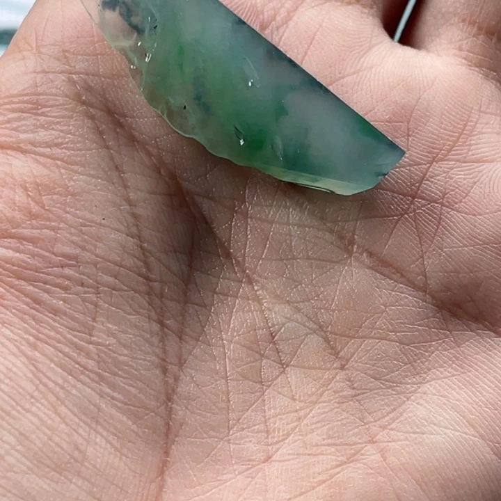 定制翡翠未镶嵌飘绿花糯冰手牌
