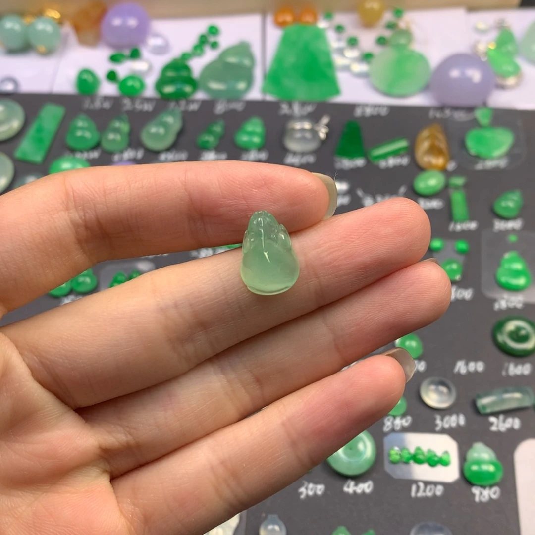 翡翠未镶嵌颈饰金蟾