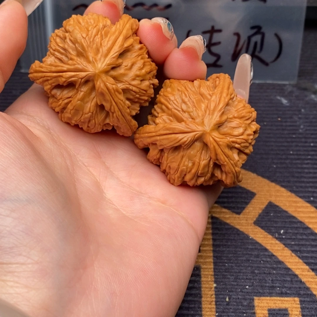 超***星文玩核桃吊坠白狮子