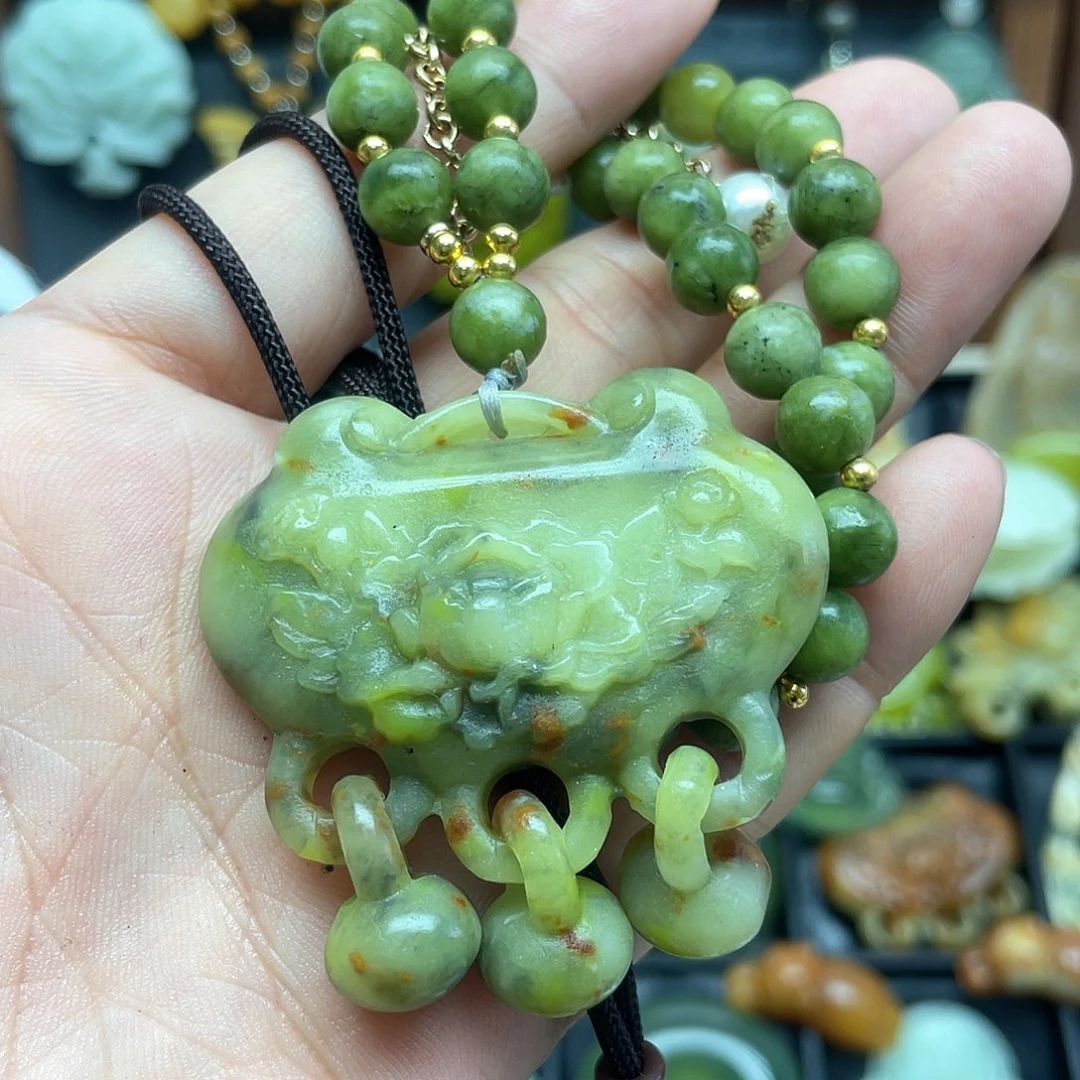 未镶嵌蛇纹石玉颈饰