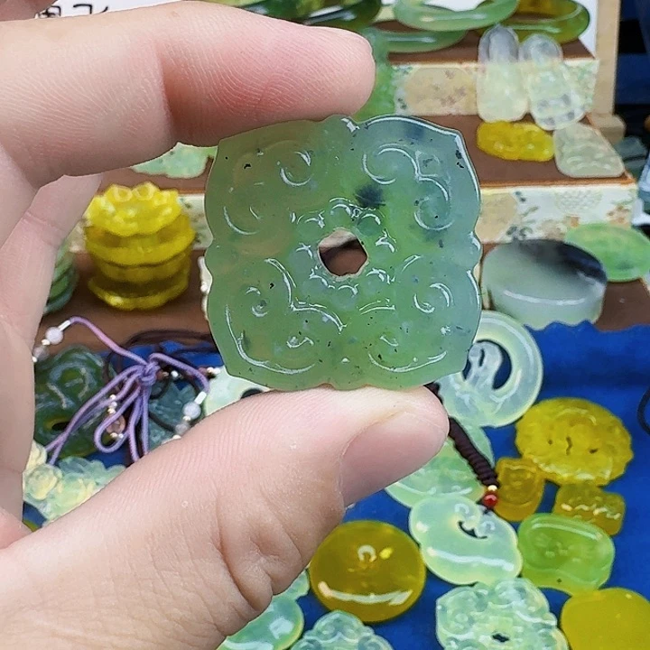 蛇纹石玉未镶嵌颈饰