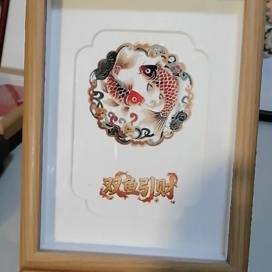 卡纸原木色边框摆台鱼