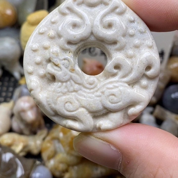 硅化珊瑚（珊瑚玉）未镶嵌颈饰