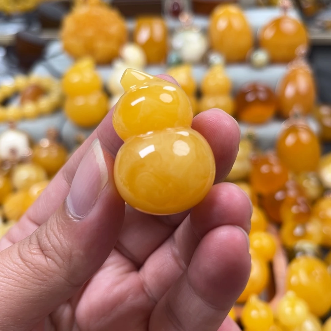 蜜蜡未镶嵌珠宝奇石