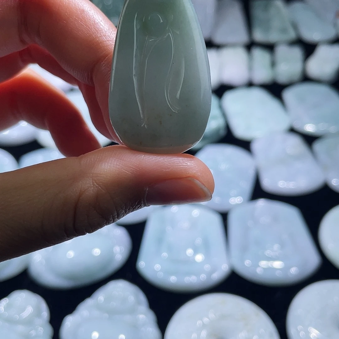 翡翠未镶嵌颈饰悟道