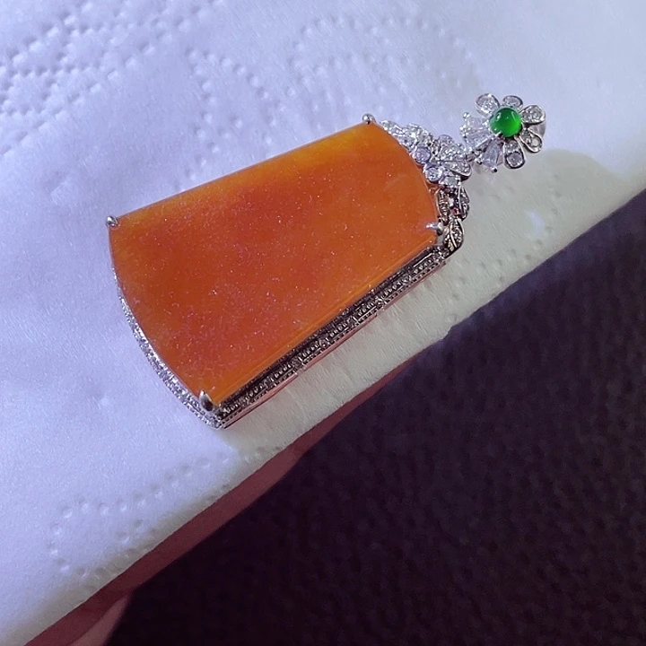 翡翠18K金镶嵌颈饰翡翠