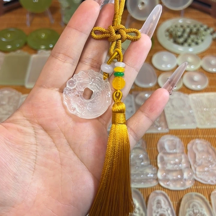 未镶嵌蛇纹石玉岫玉白冰挂件龙扣