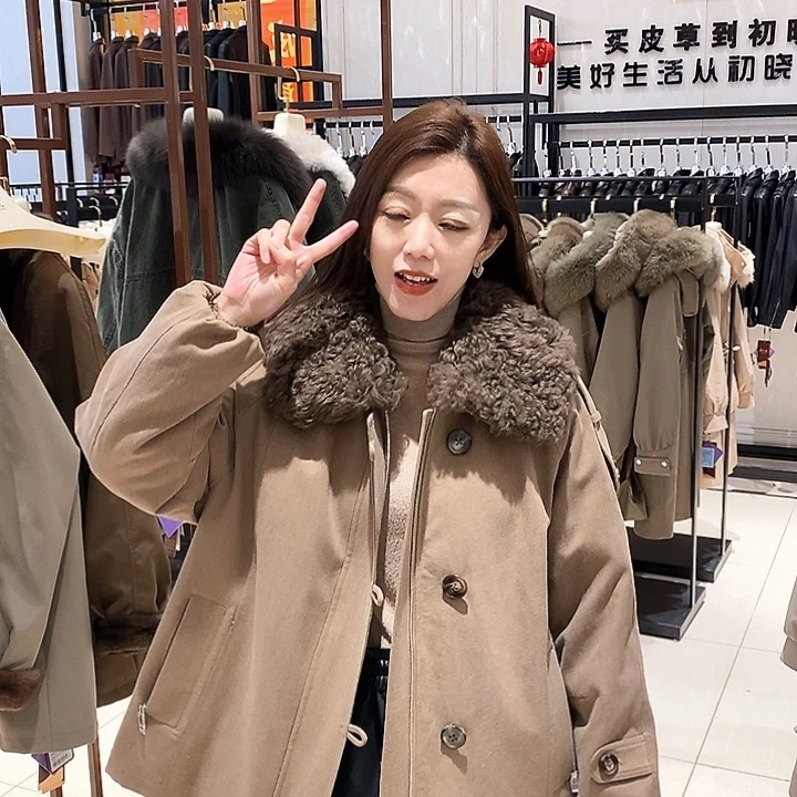 初晓皮草女装外套