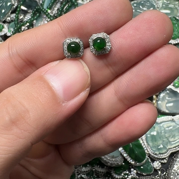 翡翠未镶嵌颈饰天然A货翡翠放漏