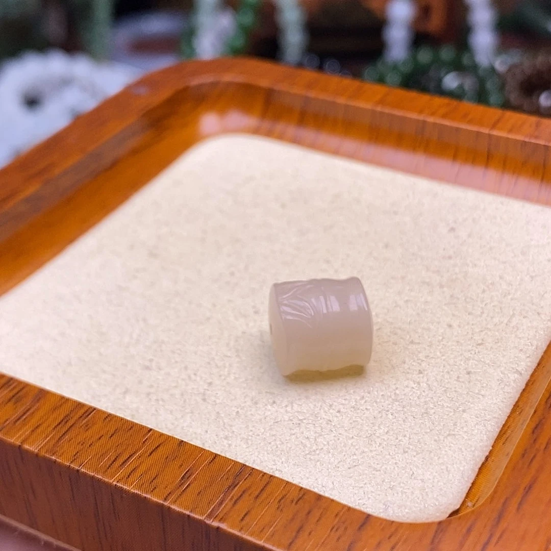 和田玉未镶嵌颈饰浓藕粉金镶竹节